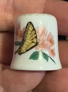Vintage ELG 1965 Butterfly Porcelain Thimble TCC - Picture 1 of 7