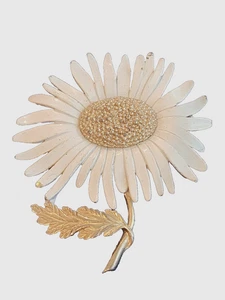 Signed Marvella Daisy Brooch Pin - Picture 1 of 4