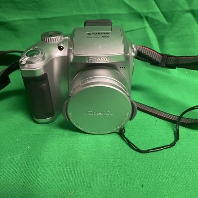 Fuji Film Finepix 3800 Digital Camera Silver no memory card plus extras B2 - Image 1 of 4