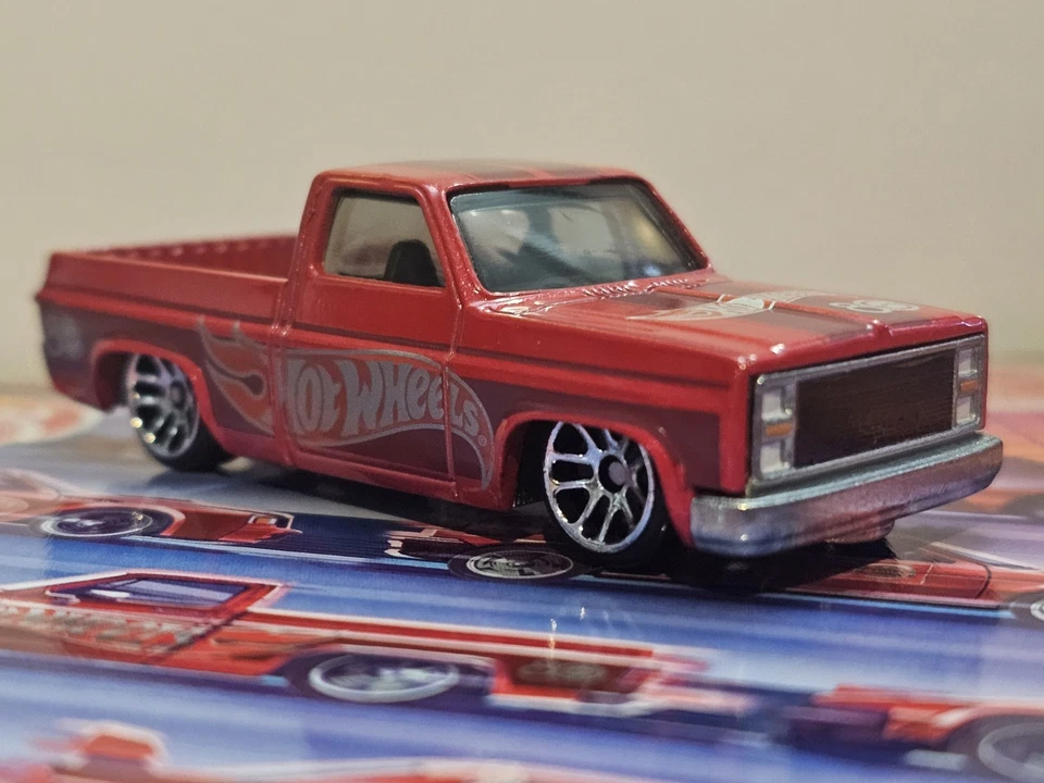 Chevy Silverado Mattel 2025 Hot Wheels 83 80 aniversario Target Red exclusivo Foto 1 de 4