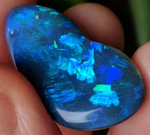  UNIQUE! 26ct Solid Black Opal BLUE GREEN Freeform Carving from Lightning Ridge! - Picture 1 of 9