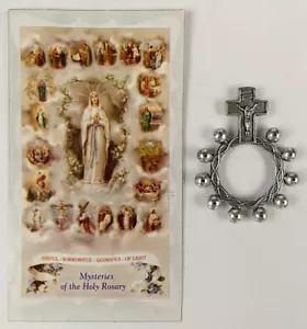 Carta Misteri del Santo Rosario con Anello Tascabile Custodia in plastica J378 - Foto 1 di 3