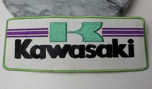 Kawasaki logo vintage anni 70 grande ferro su toppa 10 5/8" x 4" mai usato - Foto 1 di 4