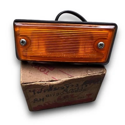 丰田 HILUX RN20 RN25 侧标记灯 右握 正品零件 NOS 日本 — 第 1/4 张图片