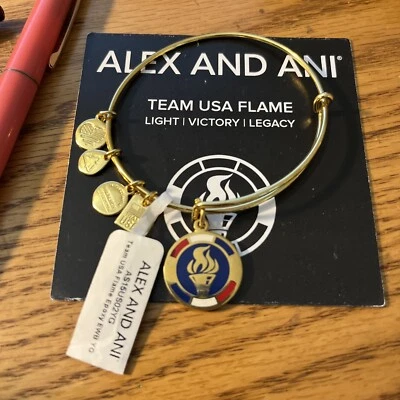 Alex and Ani TEAM EUA Berloque de Chama Pulseira Pulseira de Ouro Brilhante Nova Com Etiqueta e Cartão - Imagem 1 de 2