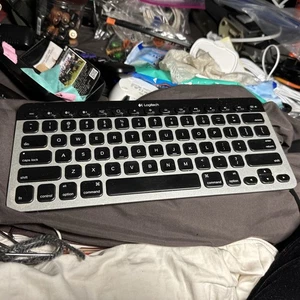 Teclado inalámbrico Bluetooth Logitech Easy‐Switch K811 820-004331 - Imagen 1 de 13