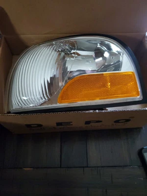 Signal Side Marker Light for 99-02 Mercury Villager/99-00 Nissan Quest Left - Image 1 of 2
