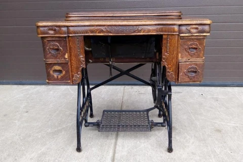 Vintage White Rotary Treadle Sewing Machine And Table Cover