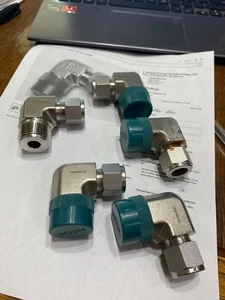 FITOK 1/2 in Tube OD x 3/4 Male NPT 316 SS 90 Degree Elbow Compression Fitting - Picture 1 of 4