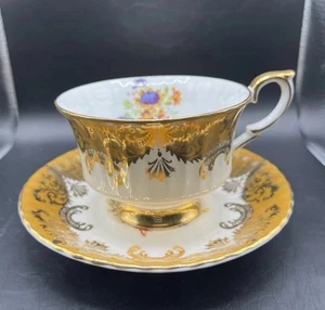 Vintage Paragon Teacup And Saucer Set Gold By Appointment W/ Her Majesty Signed - Picture 1 of 13