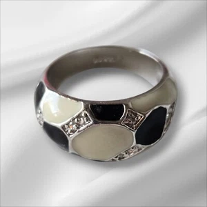 Anillo vintage Art Deco esmalte blanco y negro con piedras brillantes. Talla 9.  - Imagen 1 de 13