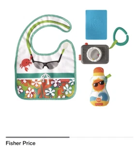 Fisher Price Baby Kamera Rassel Plüschtier klein Tourist Reise Spielset Lätzchen Zähne - Bild 1 von 5