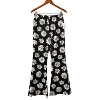 Pantalones acampanados florales Billabong negros blancos con estampado de margaritas estilo festival boho Foto 1 de 3