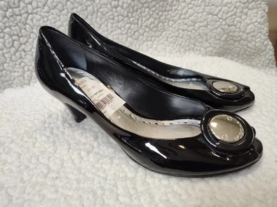 Zapatos de tacón BCBG Generation de cuero negro con punta abierta para mujer talla 6 B Foto 1 de 4