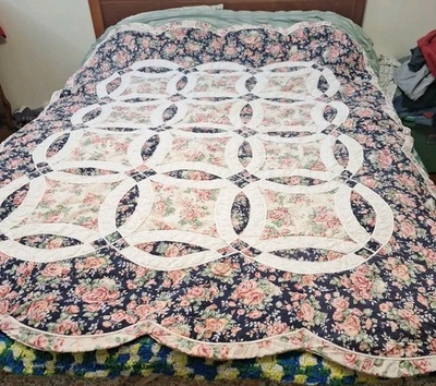 Edredón hecho a mano con círculos y flores 64x62 pulgadas Foto 1 de 4