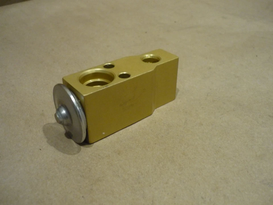 Maserati 4200 Coupe, Spyder, Quattroporte — расширительный клапан переменного тока — P/N 375530166 - Изображение 1 из 4