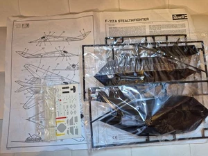Revell: F-117 A STEALTHFIGHTER - scala 1/72 - Foto 1 di 6