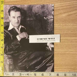 Libro fotografía en blanco y negro escena sentada actor John Gilbert en traje - Imagen 1 de 1