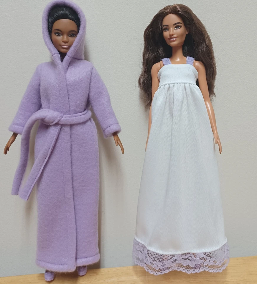 Barbie 11 1/2" Muñeca Ropa Bata Lila y Camisón Blanco con Ribete de Encaje Foto 1 de 1