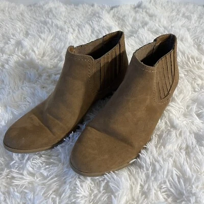 A&E Chelsea Boots Womens 7.5 Ankle Tan Faux Suede Block Heel Cowgirl Western - Image 1 of 4