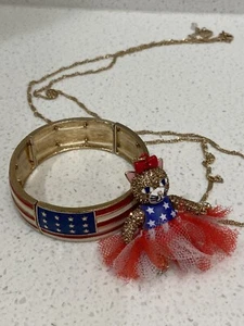 BETSEY JOHNSON American CAT Pendant Gold Tone Necklace w/stretch Bracelet - Picture 1 of 23