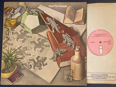MOTT THE HOOPLE self s/t UK 1st Pink Island Label ILPS 9108 plays VG++ to EX Foto 1 de 4