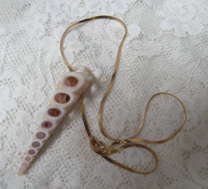 Seashell 3" Necklace Beige /Cream Tone Pendant 18" Gold tone Chain Boho Nautical - Picture 1 of 7