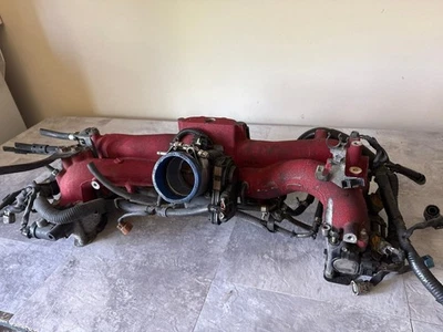 Colector de admisión de motor Vestido OEM Subaru Impreza WRX STi 2004 (2) Foto 1 de 4