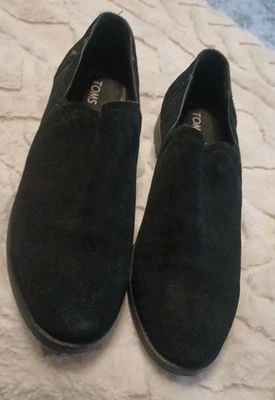 Mocasín sin cordones de gamuza negro minimalista TOMS para mujer talla 7,5 Preppy Academia Foto 1 de 4