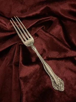 Hermosa horquilla(s) de ley Art Nouveau Stratford by International 7 1/2 monogramas Foto 1 de 4