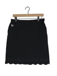 Falda corta de mezclilla con dobladillo festoneado negro talla M Quacker Factory DreamJeannes - Imagen 1 de 6