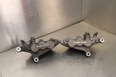 98-02 KAWASAKI NINJA ZX6R RIGHT LEFT FRONT BRAKE CALIPER SET PAIR CALIPERS Foto 1 de 4