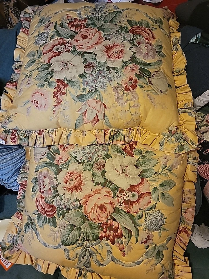 Conjunto de 2 travesseiros Ralph Lauren Evelyn amarelo com babados 25x25 polegadas em excelente estado usado  - Imagem 1 de 4