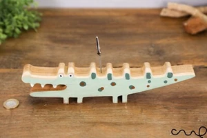 Mint Wooden Crocodile Photo Holder Stand Name Card Party Ornament Memo Clip Gift - Picture 1 of 9