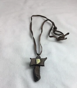 Modern Shape Cross Pendant Made Of Stone And Metal Frame, Leather Chain - Imagen 1 de 2