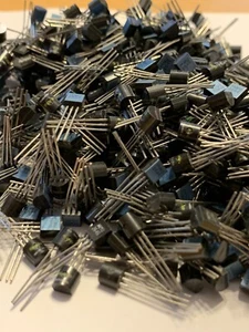 Lot of 600+ pcs Motorola MU2646 Unijunction Transistors (New Old Stock) - Picture 1 of 4