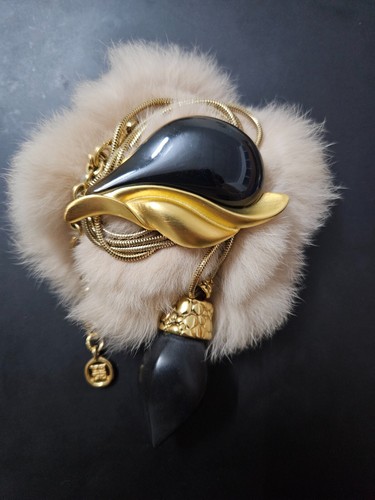 Set gioielli Givenchy anni 80 collana resina nera spilla vetro tono oro firmato