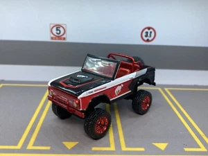 1966 Ford Bronco Lifted 4x4 Truck 1/64 Diecast Custom Off Road M2 Machines - Picture 1 of 14