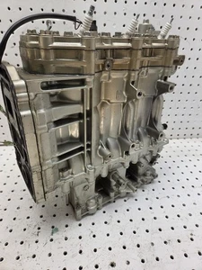Suzuki 2 Stroke 3 Cylinder 25 30 HP Cylinder Crankcase Powerhead 11301-95D40-0ED - Bild 1 von 8