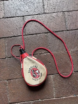 Bolso Botella Bota Agua Vino Gamuza Pamplona España Correr con los Toros De Colección Foto 1 de 4