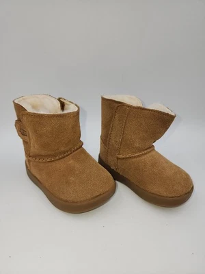 UGG I￼NFANT KEELAN CHESTNUT SIZE 02/03 1096089I/ BOOTIES/ BOOTS/ AUTHENTIC/ NEW - Image 1 of 4