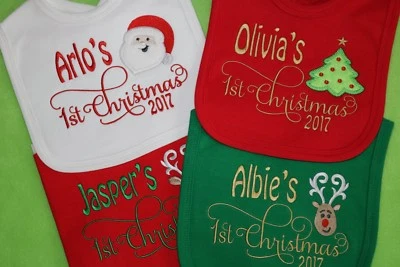 LESLEY ANN DESIGNS Primera Navidad Navidad Baby Bib Script Fuente Elige Diseño 2020 personalizado