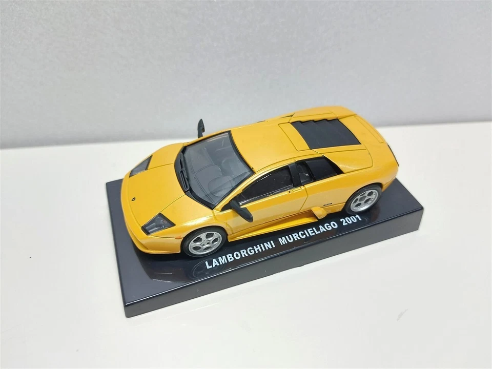 Lamborghini Murcielago Giallo del 2001 - 100 Anni di Italia in automobile 1/43 - Immagine 1 di 2