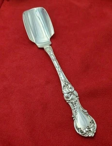 Cuchara de queso antigua floral de Wallace con mango plano hecha a medida 1903 - Imagen 1 de 6