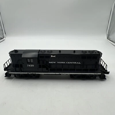LIONEL 6-18513 O GAUGE NEW YORK CENTRAL GP-7 DIESEL LOCOMOTIVE #7420 - TESTED EX - Image 1 of 4