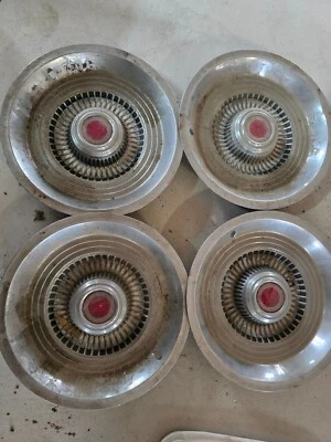 Juego de 4 tapacubos tapacubos Ford Granada Mercury Monarch 1975 a 1980 de fábrica Foto 1 de 4