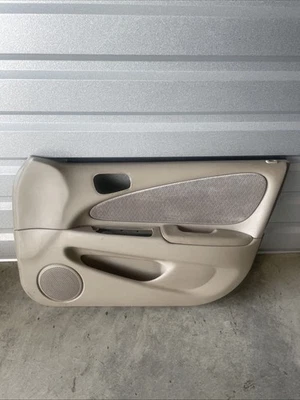Panel de puerta del pasajero delantero derecho Toyota Corolla 1998-2002 bronceado Foto 1 de 4