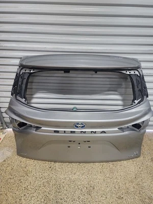 2021 2022 2023 2024 TOYOTA SIENNA ПОДЪЕМНЫЙ БОРТ ЗАДНИЙ БОРТ OEM Б/У - Изображение 1 из 4