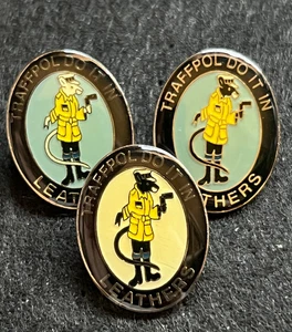 TRAFFPOL DO IT IN LEATHERS - BLACK RAT TRAFFIC POLICE PNTTR PIN BADGE - Bild 1 von 10