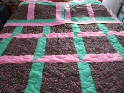 Edredón de fábrica negro y rosa y verde 73" x 83" -2 fundas de pie* Foto 1 de 3